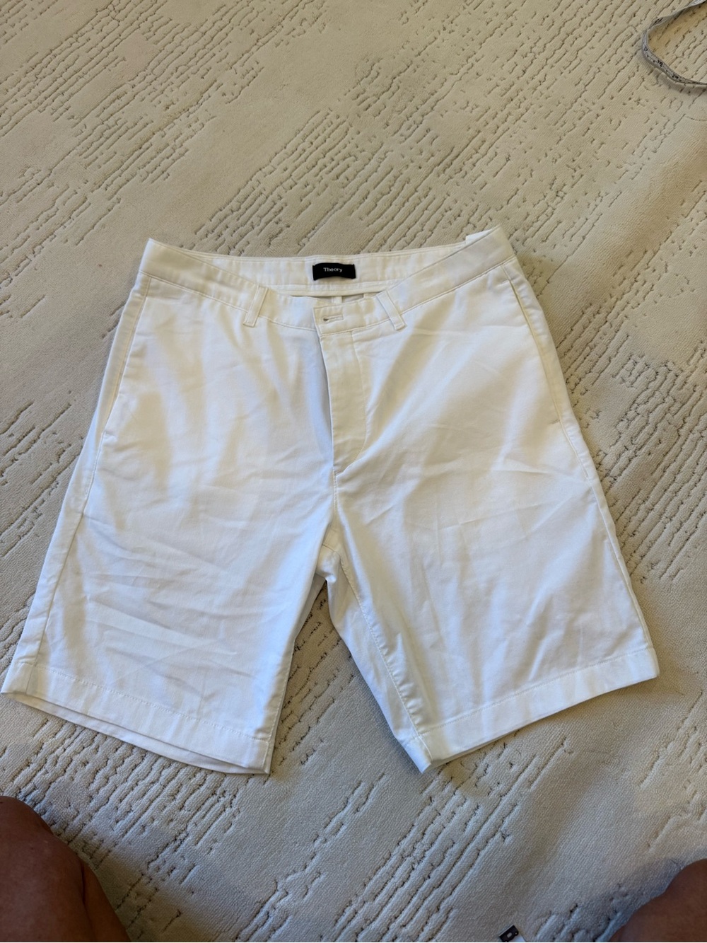 Theory White Flat-Front Men’s Shorts - Picture 4 of 9